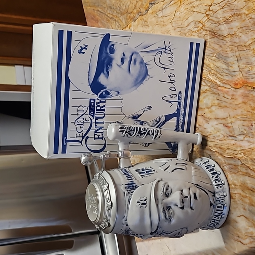 AVON BABE RUTH Lidded 3D Legend of the Century collectible Beer Stein Mug Cup